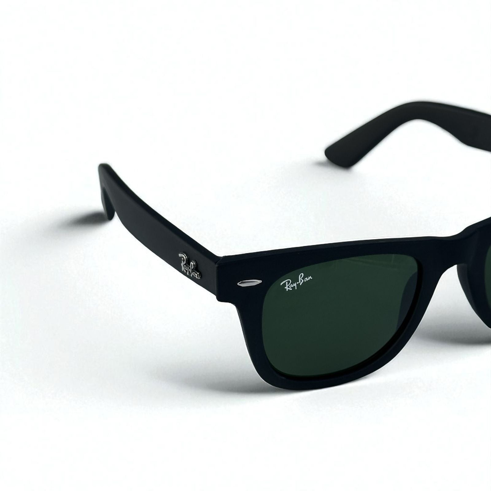 RA_Y_BAN 2140 BLACK FRAME  & GREEN TINTED GLASS.