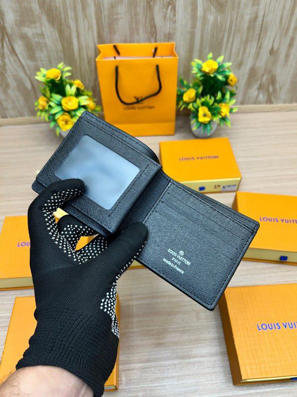 LO_UI_S_VUITTO_N_WALLET_V749