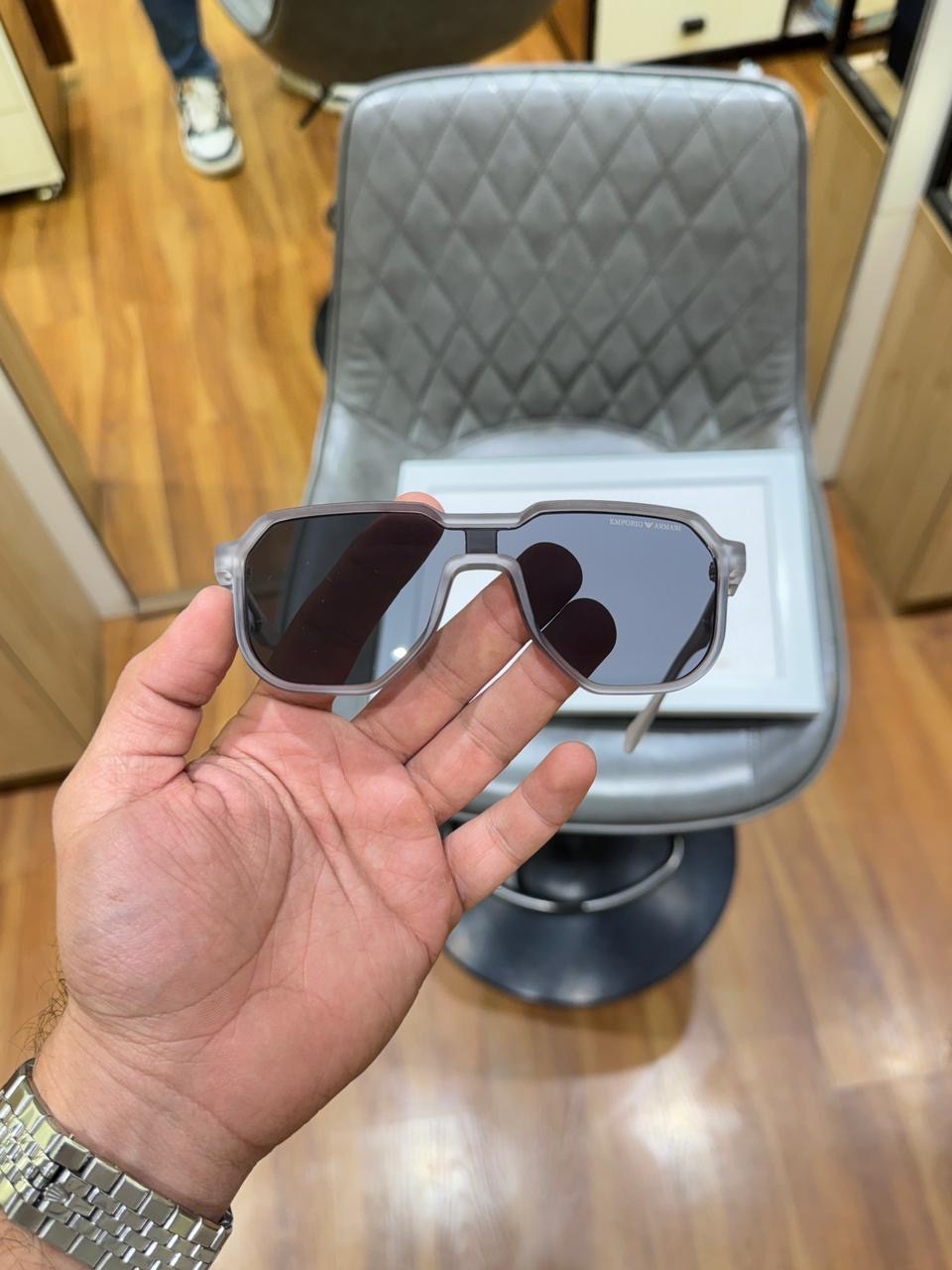 EMPO_RIO_ARM_ANI 2602 GREY SUNGLASSES