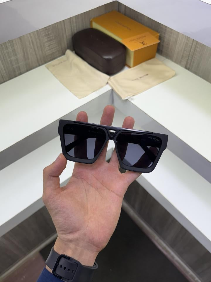 LO_UIS_VUI_TTON 1502 FULL BLACK SUNGLASSES