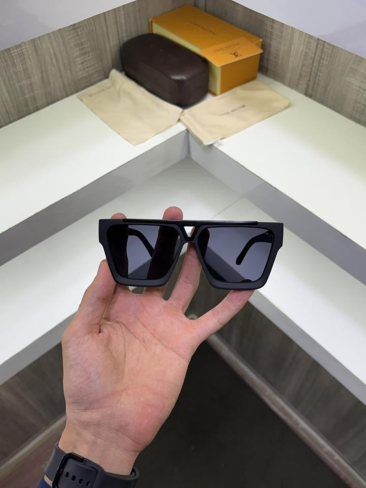 LO_UIS_VUI_TTON 1502 FULL BLACK SUNGLASSES