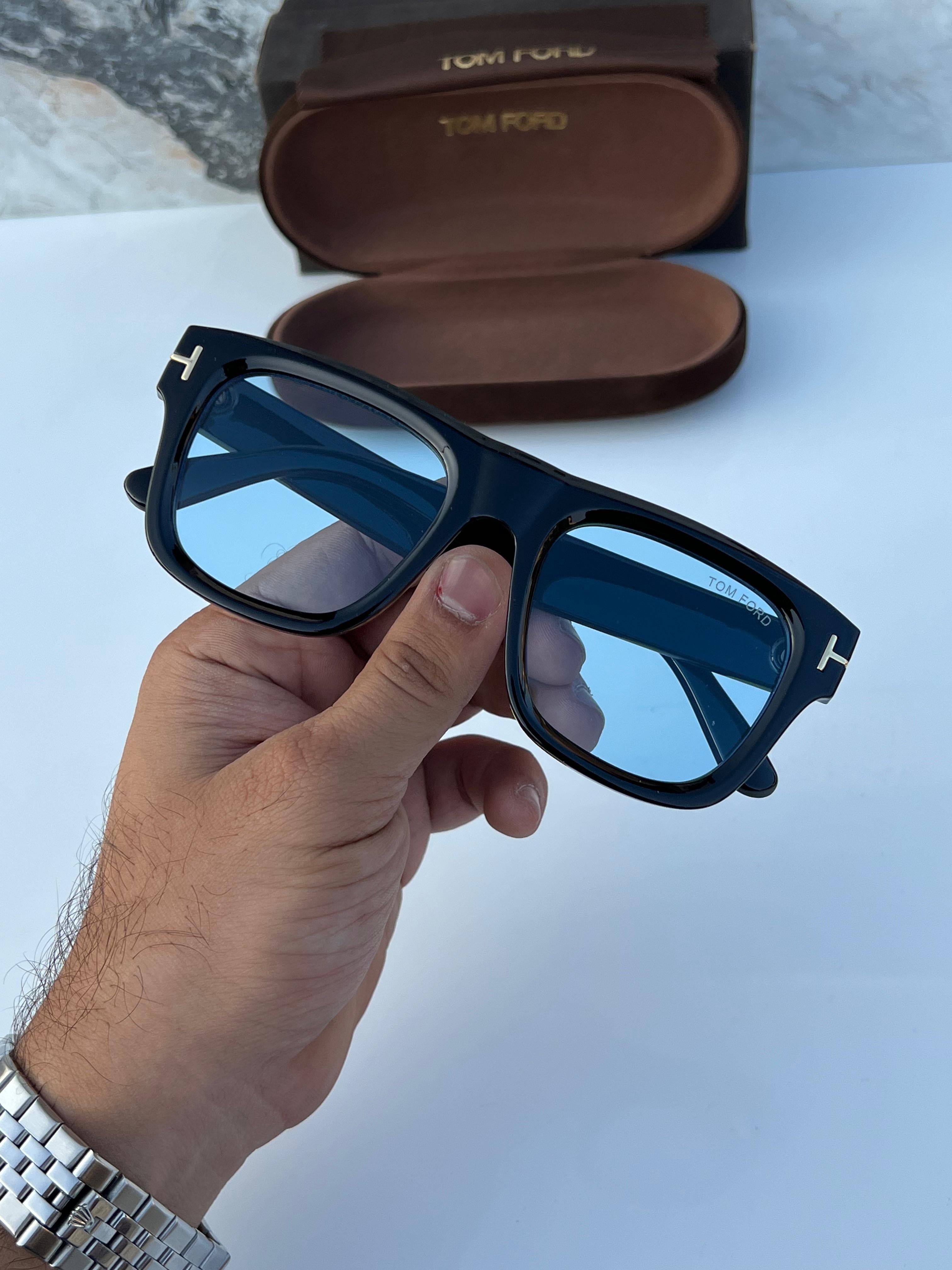 TO_M_FO_RD 259 BLUE TINTED SUNGLASSES