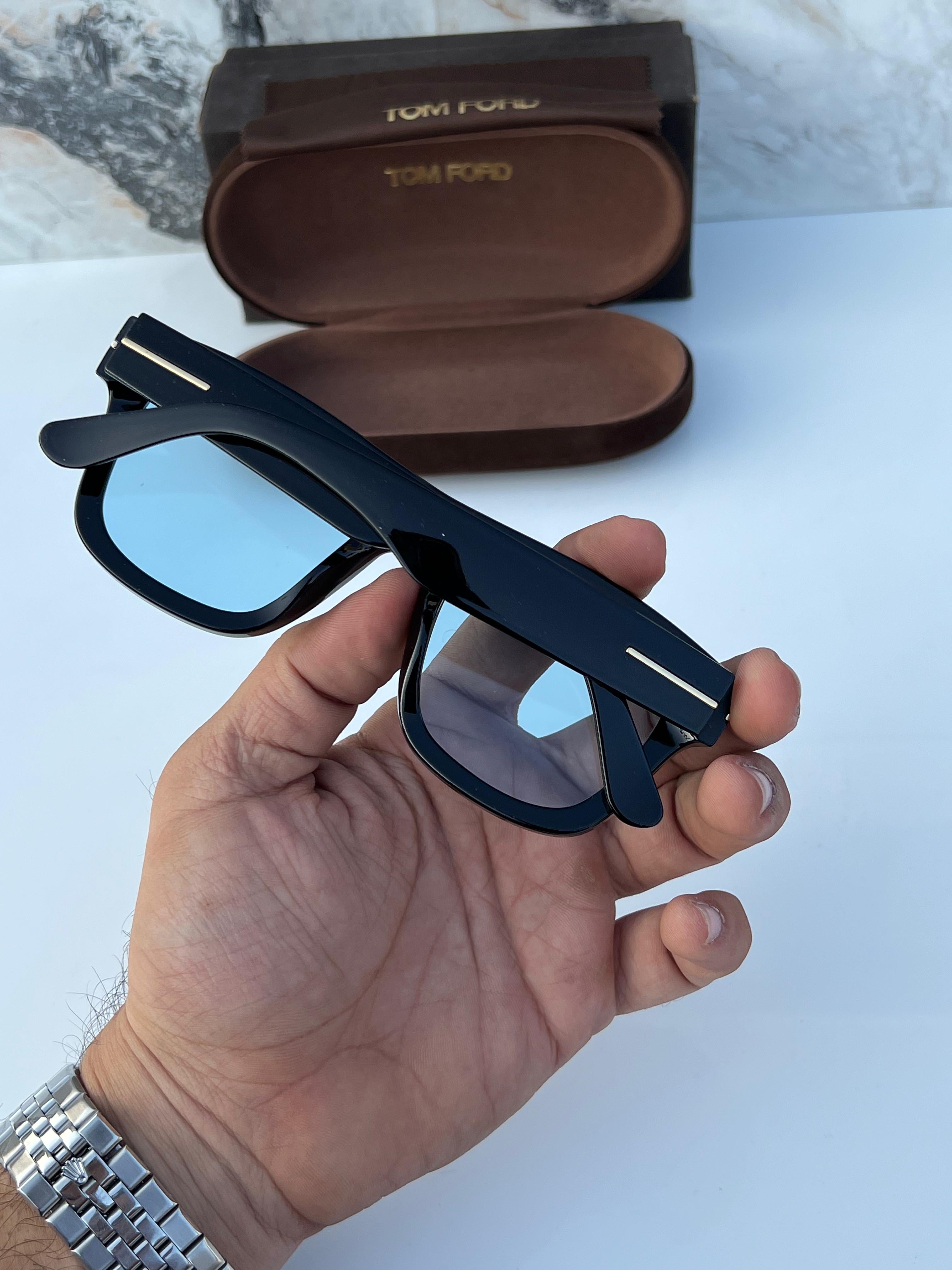 TO_M_FO_RD 259 BLUE TINTED SUNGLASSES