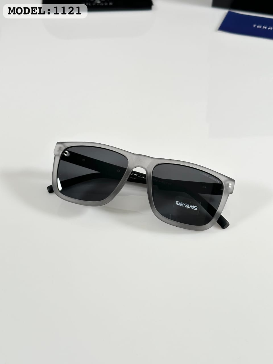 TOM_MY HIL_FIGER 1121 GREY BLACK