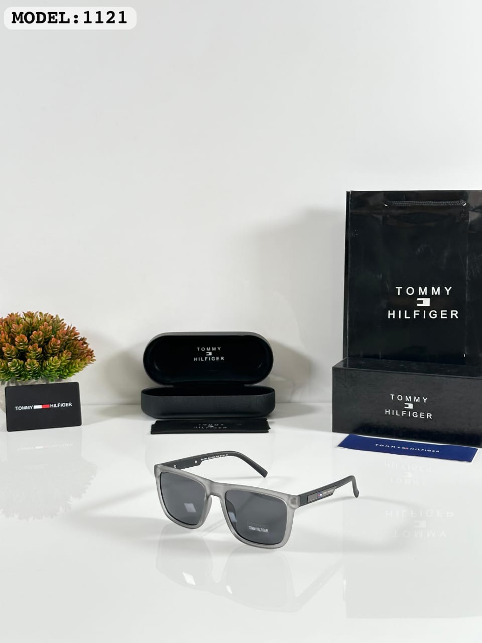 TOM_MY HIL_FIGER 1121 GREY BLACK