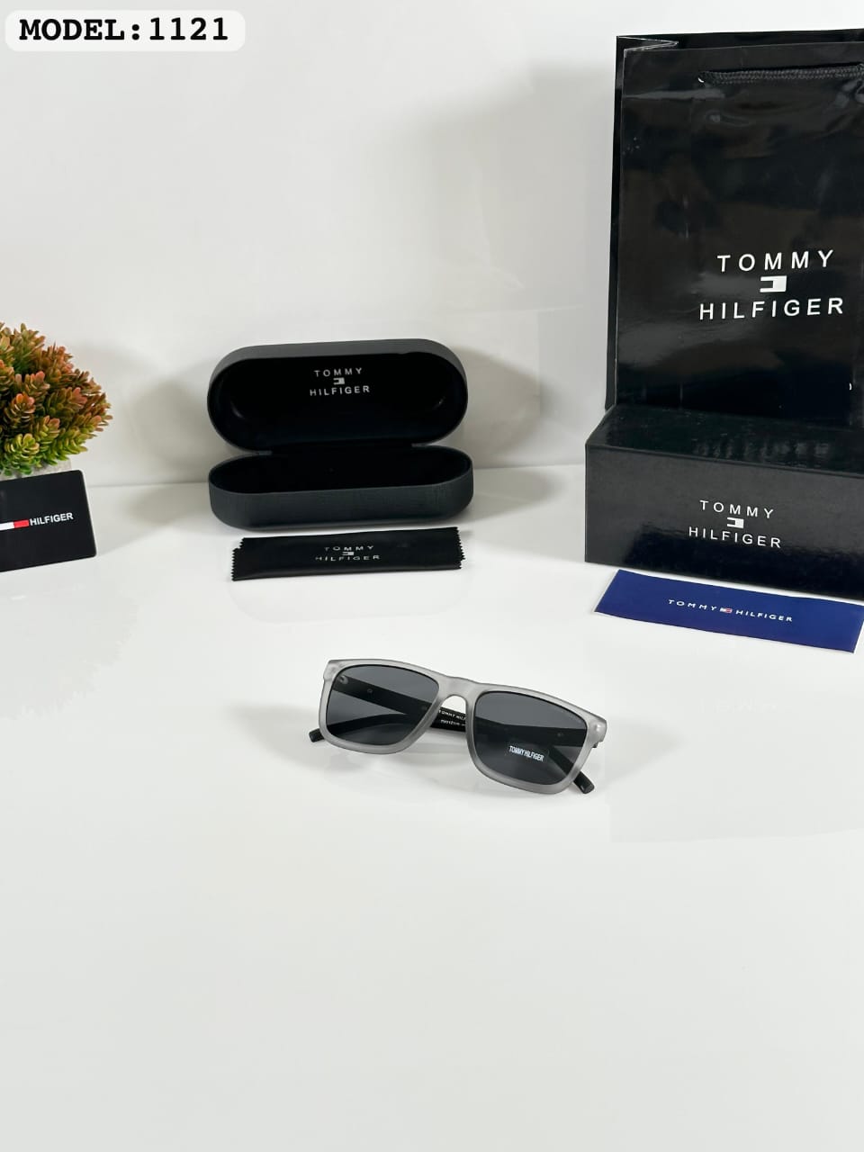 TOM_MY HIL_FIGER 1121 GREY BLACK