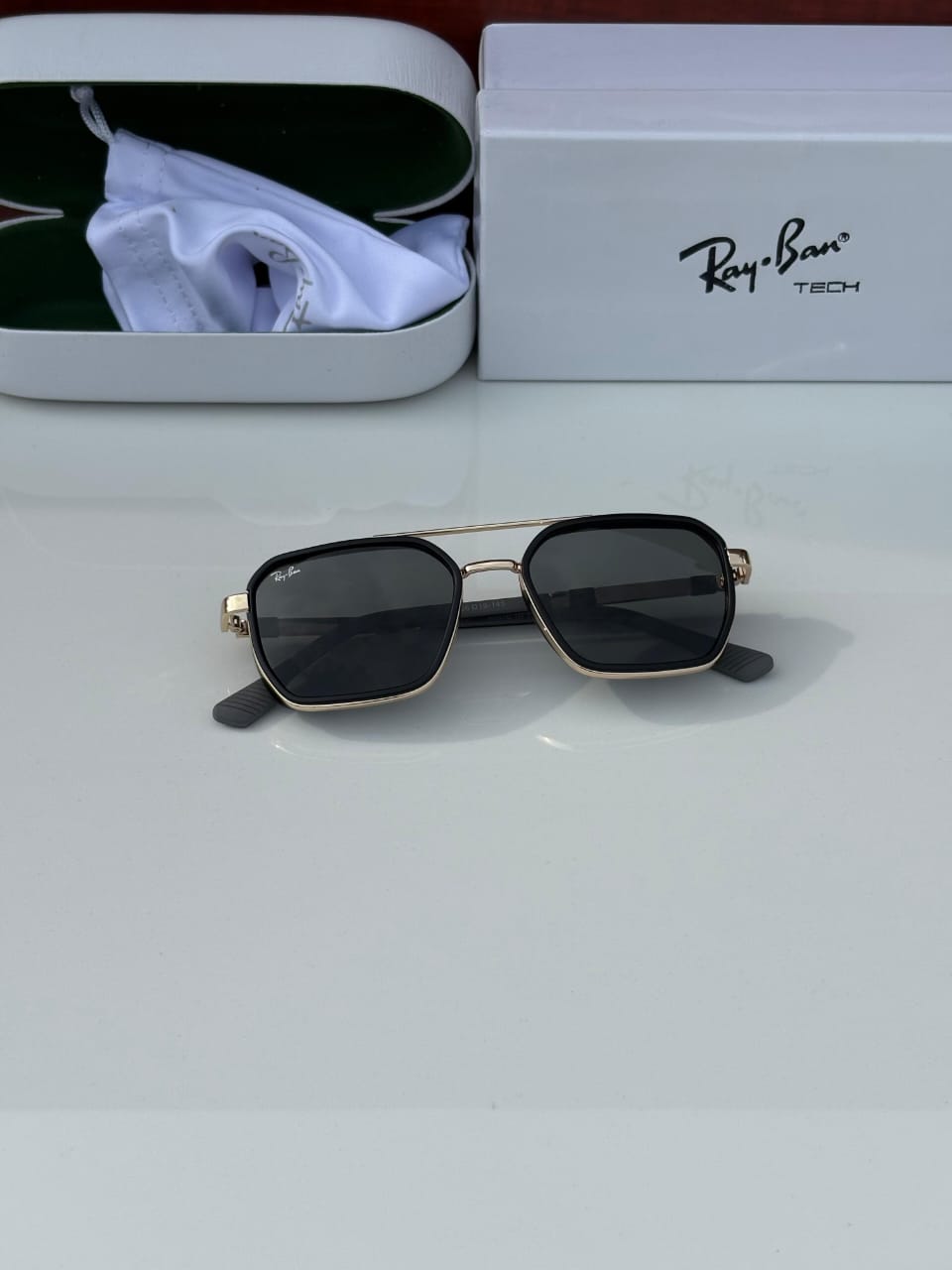 R_AY_BA_N 58536 GOLDEN BLACK