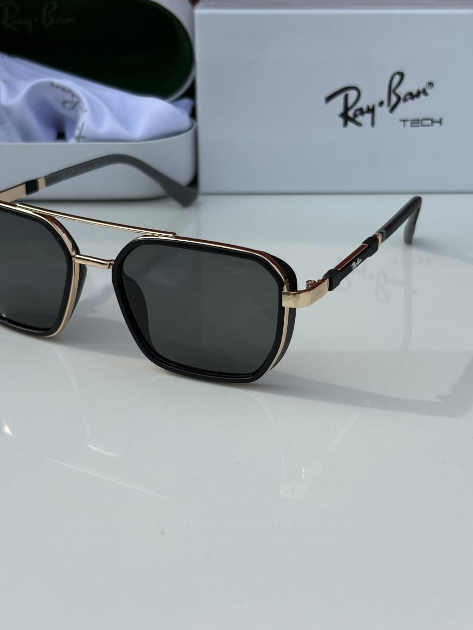 R_AY_BA_N 58536 GOLDEN BLACK