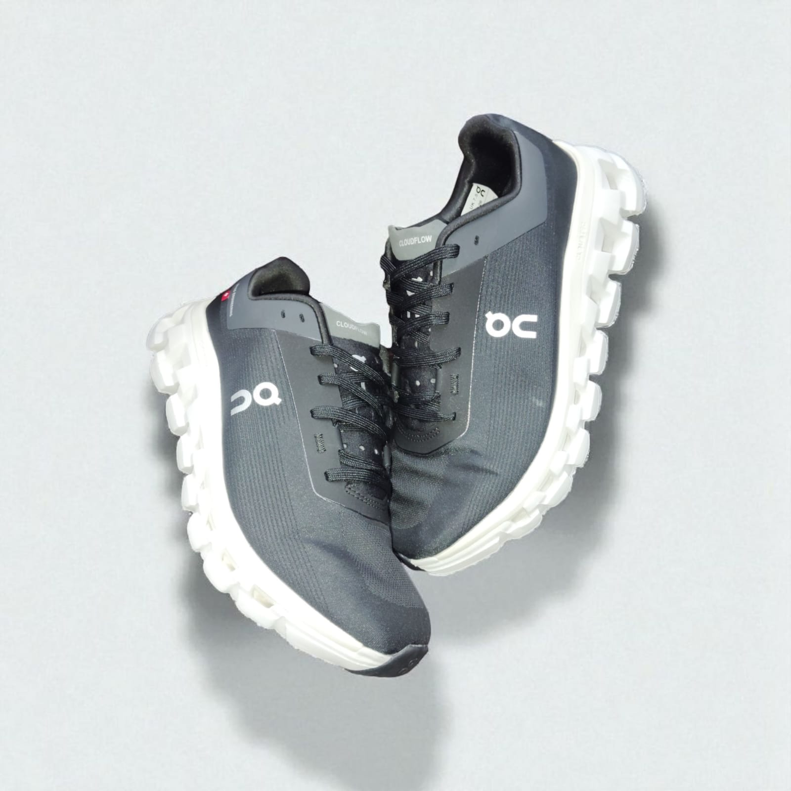 PRODUCT NAME: On Clo_ud_flow 4 Low Top Black